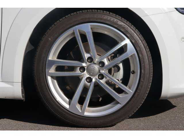 アウディ ＴＴクーペ 2．0 TFSI クワトロ 大分県 2017(平29)年 8.7万km グレイシアホワイトメタリック 当店買取車両/アシスタンスパッケージアドバンスト/・クルーズコントロール/・アウディサイドアシスト/・アウディアクティブレーンアシスト/・リヤビューカメラ/・パークアシスト/・アウディホールドアシスト/バーチャルコックピット/マトリックスＬＥＤヘッドライト/オートハイビーム/レザーパッケージ/・Ｓスポーツシート/・シートヒーター（フロント）/・ファインナッパレザー/・電動調整機能（フロント）ボルスター含む/純正ナビ/地デジ/Bluetooth/パドルシフト/純正１８インチＡＷ/ＥＴＣ/ドライブレコーダー前後（ユピテル）