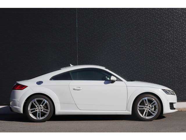 アウディ ＴＴクーペ 2．0 TFSI クワトロ 大分県 2017(平29)年 8.7万km グレイシアホワイトメタリック 当店買取車両/アシスタンスパッケージアドバンスト/・クルーズコントロール/・アウディサイドアシスト/・アウディアクティブレーンアシスト/・リヤビューカメラ/・パークアシスト/・アウディホールドアシスト/バーチャルコックピット/マトリックスＬＥＤヘッドライト/オートハイビーム/レザーパッケージ/・Ｓスポーツシート/・シートヒーター（フロント）/・ファインナッパレザー/・電動調整機能（フロント）ボルスター含む/純正ナビ/地デジ/Bluetooth/パドルシフト/純正１８インチＡＷ/ＥＴＣ/ドライブレコーダー前後（ユピテル）