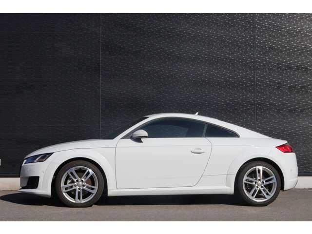 アウディ ＴＴクーペ 2．0 TFSI クワトロ 大分県 2017(平29)年 8.7万km グレイシアホワイトメタリック 当店買取車両/アシスタンスパッケージアドバンスト/・クルーズコントロール/・アウディサイドアシスト/・アウディアクティブレーンアシスト/・リヤビューカメラ/・パークアシスト/・アウディホールドアシスト/バーチャルコックピット/マトリックスＬＥＤヘッドライト/オートハイビーム/レザーパッケージ/・Ｓスポーツシート/・シートヒーター（フロント）/・ファインナッパレザー/・電動調整機能（フロント）ボルスター含む/純正ナビ/地デジ/Bluetooth/パドルシフト/純正１８インチＡＷ/ＥＴＣ/ドライブレコーダー前後（ユピテル）