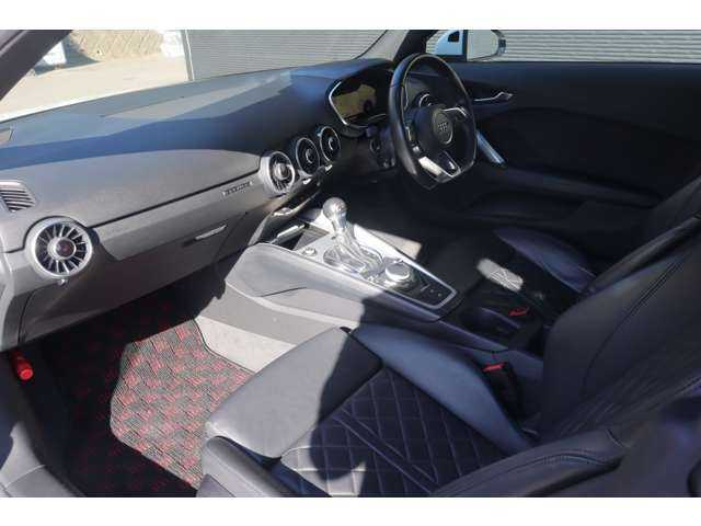アウディ ＴＴクーペ 2．0 TFSI クワトロ 大分県 2017(平29)年 8.7万km グレイシアホワイトメタリック 当店買取車両/アシスタンスパッケージアドバンスト/・クルーズコントロール/・アウディサイドアシスト/・アウディアクティブレーンアシスト/・リヤビューカメラ/・パークアシスト/・アウディホールドアシスト/バーチャルコックピット/マトリックスＬＥＤヘッドライト/オートハイビーム/レザーパッケージ/・Ｓスポーツシート/・シートヒーター（フロント）/・ファインナッパレザー/・電動調整機能（フロント）ボルスター含む/純正ナビ/地デジ/Bluetooth/パドルシフト/純正１８インチＡＷ/ＥＴＣ/ドライブレコーダー前後（ユピテル）