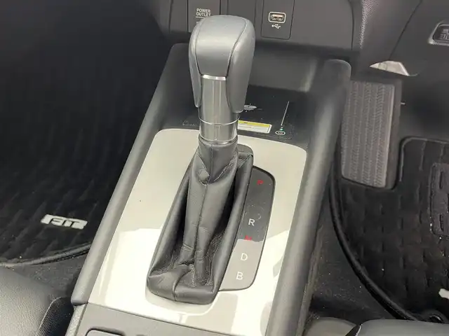 ホンダ フィット e:HEVリュクス 滋賀県 2022(令4)年 1.9万km ゴールド 純正9インチナビ/【Bluetooth/CD/DVD/フルセグTV】/ハーフレザーシート/バックカメラ/追従クルーズコントロール/クリアランスソナー/LEDヘッドライト/オートマチックハイビーム/前後ドライブレコーダー/D/Nシートヒーター/ステアリングヒーター/ビルトインETC/電動パーキングブレーキ/オートブレーキホールド/純正フロアマット/プッシュスタート/スマートキー/ステアリングリモコン