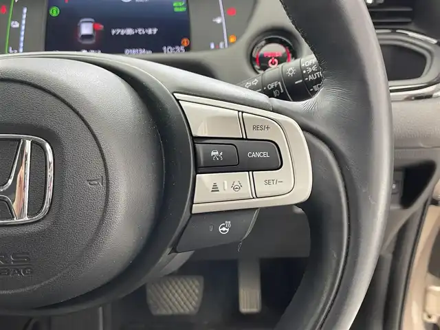 ホンダ フィット e:HEVリュクス 滋賀県 2022(令4)年 1.9万km ゴールド 純正9インチナビ/【Bluetooth/CD/DVD/フルセグTV】/ハーフレザーシート/バックカメラ/追従クルーズコントロール/クリアランスソナー/LEDヘッドライト/オートマチックハイビーム/前後ドライブレコーダー/D/Nシートヒーター/ステアリングヒーター/ビルトインETC/電動パーキングブレーキ/オートブレーキホールド/純正フロアマット/プッシュスタート/スマートキー/ステアリングリモコン