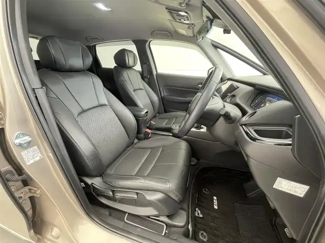 ホンダ フィット e:HEVリュクス 滋賀県 2022(令4)年 1.9万km ゴールド 純正9インチナビ/【Bluetooth/CD/DVD/フルセグTV】/ハーフレザーシート/バックカメラ/追従クルーズコントロール/クリアランスソナー/LEDヘッドライト/オートマチックハイビーム/前後ドライブレコーダー/D/Nシートヒーター/ステアリングヒーター/ビルトインETC/電動パーキングブレーキ/オートブレーキホールド/純正フロアマット/プッシュスタート/スマートキー/ステアリングリモコン