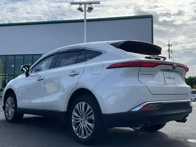 トヨタ ハリアー ハイブリッド Z レザーパッケージ 岡山県 2020(令2)年 8.5万km ホワイトパールクリスタルシャイン 登録時走行距離84240km/JBLプレミアムサウンド/純正12.3インチナビ/フルセグTV(AM.FM.TV.BT)/全方位カメラ/ビルトインETC2.0/トヨタセーフティセンス/・ブラインドスポットモニター/・プリクラッシュセーフティ/・レーダークルーズコントロール/・レーンディバーチャーアラート/D/N席シートヒーター/D/N席ベンチレーション/ステアリングヒーター/クリアランスソナー/横滑り防止装置/アイドリングストップ/パワーバックドア/19インチ純正AW/純正フロアマット/本革シート/D+N席パワーシート