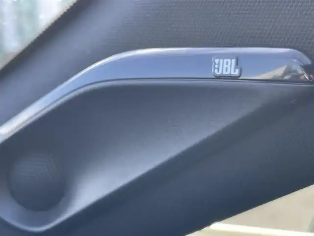 トヨタ ハリアー ハイブリッド Z レザーパッケージ 岡山県 2020(令2)年 8.5万km ホワイトパールクリスタルシャイン 登録時走行距離84240km/JBLプレミアムサウンド/純正12.3インチナビ/フルセグTV(AM.FM.TV.BT)/全方位カメラ/ビルトインETC2.0/トヨタセーフティセンス/・ブラインドスポットモニター/・プリクラッシュセーフティ/・レーダークルーズコントロール/・レーンディバーチャーアラート/D/N席シートヒーター/D/N席ベンチレーション/ステアリングヒーター/クリアランスソナー/横滑り防止装置/アイドリングストップ/パワーバックドア/19インチ純正AW/純正フロアマット/本革シート/D+N席パワーシート