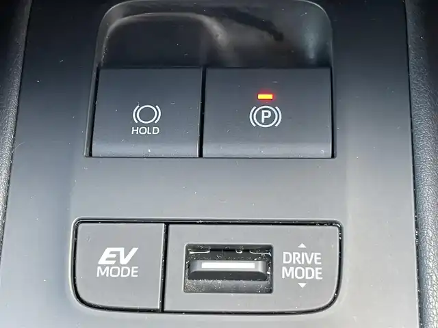 トヨタ ハリアー ハイブリッド Z レザーパッケージ 岡山県 2020(令2)年 8.5万km ホワイトパールクリスタルシャイン 登録時走行距離84240km/JBLプレミアムサウンド/純正12.3インチナビ/フルセグTV(AM.FM.TV.BT)/全方位カメラ/ビルトインETC2.0/トヨタセーフティセンス/・ブラインドスポットモニター/・プリクラッシュセーフティ/・レーダークルーズコントロール/・レーンディバーチャーアラート/D/N席シートヒーター/D/N席ベンチレーション/ステアリングヒーター/クリアランスソナー/横滑り防止装置/アイドリングストップ/パワーバックドア/19インチ純正AW/純正フロアマット/本革シート/D+N席パワーシート