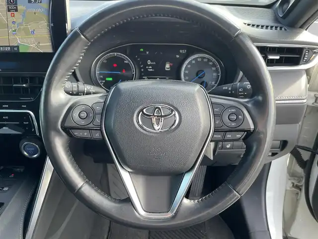 トヨタ ハリアー ハイブリッド Z レザーパッケージ 岡山県 2020(令2)年 8.5万km ホワイトパールクリスタルシャイン 登録時走行距離84240km/JBLプレミアムサウンド/純正12.3インチナビ/フルセグTV(AM.FM.TV.BT)/全方位カメラ/ビルトインETC2.0/トヨタセーフティセンス/・ブラインドスポットモニター/・プリクラッシュセーフティ/・レーダークルーズコントロール/・レーンディバーチャーアラート/D/N席シートヒーター/D/N席ベンチレーション/ステアリングヒーター/クリアランスソナー/横滑り防止装置/アイドリングストップ/パワーバックドア/19インチ純正AW/純正フロアマット/本革シート/D+N席パワーシート