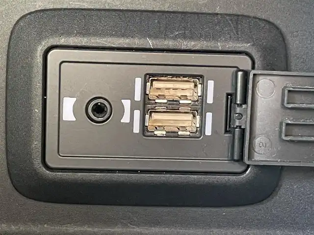 トヨタ ハリアー ハイブリッド Z レザーパッケージ 岡山県 2020(令2)年 8.5万km ホワイトパールクリスタルシャイン 登録時走行距離84240km/JBLプレミアムサウンド/純正12.3インチナビ/フルセグTV(AM.FM.TV.BT)/全方位カメラ/ビルトインETC2.0/トヨタセーフティセンス/・ブラインドスポットモニター/・プリクラッシュセーフティ/・レーダークルーズコントロール/・レーンディバーチャーアラート/D/N席シートヒーター/D/N席ベンチレーション/ステアリングヒーター/クリアランスソナー/横滑り防止装置/アイドリングストップ/パワーバックドア/19インチ純正AW/純正フロアマット/本革シート/D+N席パワーシート