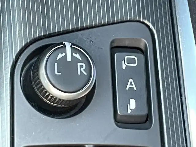 トヨタ ハリアー ハイブリッド Z レザーパッケージ 岡山県 2020(令2)年 8.5万km ホワイトパールクリスタルシャイン 登録時走行距離84240km/JBLプレミアムサウンド/純正12.3インチナビ/フルセグTV(AM.FM.TV.BT)/全方位カメラ/ビルトインETC2.0/トヨタセーフティセンス/・ブラインドスポットモニター/・プリクラッシュセーフティ/・レーダークルーズコントロール/・レーンディバーチャーアラート/D/N席シートヒーター/D/N席ベンチレーション/ステアリングヒーター/クリアランスソナー/横滑り防止装置/アイドリングストップ/パワーバックドア/19インチ純正AW/純正フロアマット/本革シート/D+N席パワーシート