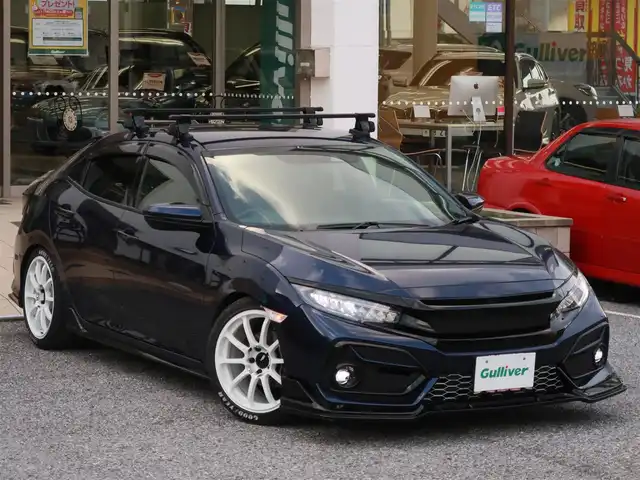 ホンダ シビック ハッチバック 千葉県 2020(令2)年 4.7万km 紺 SEEKERフロントリップスポイラー/モデューロテールゲートスポイラー純正OP/前期型フロントグリル（エンブレムレス加工）/純正グリルあり/HKSリーガマックスプレミアムマフラー/純正マフラーあり/BLITZ車高調ZZR/純正サスあり/YOKOHAMA ADVANREACING RCIII18インチ/純正AWあり/協栄産業ワイトレ11mm/無限シフトノブ/純正シフトノブあり/クレイスミスナンバーフレーム/innoベースキャリア/純正SDナビゲーション/・フルセグTV/・バックカメラ/・Bluetooth/・CD/DVD再生/ビルトインETC2.0/純正ドライブレコーダー（前後）/純正フロアマット/ホンダセンシング/・衝突軽減ブレーキ/・アダクティブクルーズコントロール/・歩行者事故低減ステアリング/・路外逸脱抑制機能/・渋滞追従機能付/・車線維持支援システム/・先行車発進お知らせ機能/・オートハイビーム/・標識認識機能/・革コンビシート/パワーシート（D/N席）/シートヒーター（D/N席）/プッシュスタート/電子パーキングブレーキ/ブレーキホールド/保証書/取扱説明書/スペアキー