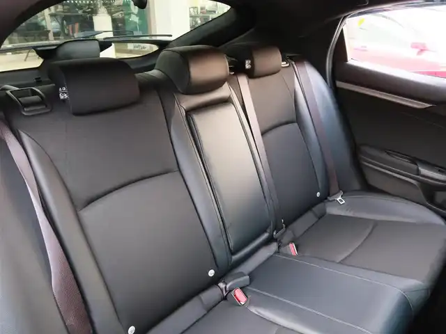 ホンダ シビック ハッチバック 千葉県 2020(令2)年 4.7万km 紺 SEEKERフロントリップスポイラー/モデューロテールゲートスポイラー純正OP/前期型フロントグリル（エンブレムレス加工）/純正グリルあり/HKSリーガマックスプレミアムマフラー/純正マフラーあり/BLITZ車高調ZZR/純正サスあり/YOKOHAMA ADVANREACING RCIII18インチ/純正AWあり/協栄産業ワイトレ11mm/無限シフトノブ/純正シフトノブあり/クレイスミスナンバーフレーム/innoベースキャリア/純正SDナビゲーション/・フルセグTV/・バックカメラ/・Bluetooth/・CD/DVD再生/ビルトインETC2.0/純正ドライブレコーダー（前後）/純正フロアマット/ホンダセンシング/・衝突軽減ブレーキ/・アダクティブクルーズコントロール/・歩行者事故低減ステアリング/・路外逸脱抑制機能/・渋滞追従機能付/・車線維持支援システム/・先行車発進お知らせ機能/・オートハイビーム/・標識認識機能/・革コンビシート/パワーシート（D/N席）/シートヒーター（D/N席）/プッシュスタート/電子パーキングブレーキ/ブレーキホールド/保証書/取扱説明書/スペアキー