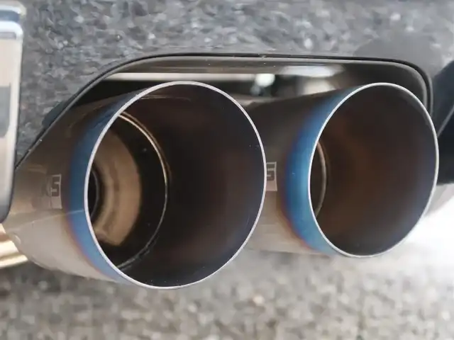 ホンダ シビック ハッチバック 千葉県 2020(令2)年 4.7万km 紺 SEEKERフロントリップスポイラー/モデューロテールゲートスポイラー純正OP/前期型フロントグリル（エンブレムレス加工）/純正グリルあり/HKSリーガマックスプレミアムマフラー/純正マフラーあり/BLITZ車高調ZZR/純正サスあり/YOKOHAMA ADVANREACING RCIII18インチ/純正AWあり/協栄産業ワイトレ11mm/無限シフトノブ/純正シフトノブあり/クレイスミスナンバーフレーム/innoベースキャリア/純正SDナビゲーション/・フルセグTV/・バックカメラ/・Bluetooth/・CD/DVD再生/ビルトインETC2.0/純正ドライブレコーダー（前後）/純正フロアマット/ホンダセンシング/・衝突軽減ブレーキ/・アダクティブクルーズコントロール/・歩行者事故低減ステアリング/・路外逸脱抑制機能/・渋滞追従機能付/・車線維持支援システム/・先行車発進お知らせ機能/・オートハイビーム/・標識認識機能/・革コンビシート/パワーシート（D/N席）/シートヒーター（D/N席）/プッシュスタート/電子パーキングブレーキ/ブレーキホールド/保証書/取扱説明書/スペアキー