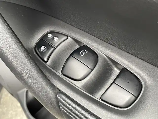 日産 エクストレイル 20Xi 大阪府 2018(平30)年 7.2万km ダイヤモンドブラック 純正9インチナビ/・Bluetooth/CD/DVD/AUX/ラジオ/主要装備/・プロパイロット/・エマージェンシーブレーキー/・全方位カメラ/・アラウンドビューモニター/・アイドリングストップ/・横滑り防止装置/・オートホールド/・ハイビームアシスト/・フロントバックソナー/・ダウンヒルアシストコントロール/・パワーバックドア/・ステアリングリモコン/・スマートルームミラー/・ルーフレール/・LEDヘッドライト/・純正フロアマット/・純正AW/・ETC