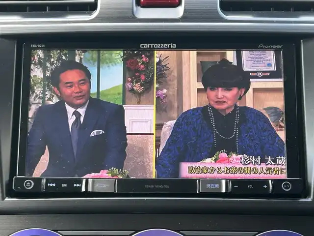 スバル フォレスター 2．0XT アイサイト 東京都 2012(平24)年 10.6万km アイスシルバーメタリック 純正フルエアロ/社外メモリーナビ/　DVD/CD/Bluetooth/全車速追従機能付クルーズコントロール/プリクラッシュブレーキ/先行車発進お知らせ/AT誤発進抑制/ふらつき警報/車線逸脱警報/前後ドライブレコーダー/ハーフレザーシート/パワーシート/シートヒーター/HIDヘッドライト/フォグランプ/オートライト/ETC/純正18インチアルミホイール/革巻きステアリングホイール/ステアリングスイッチ/パドルシフト/プッシュスタート/スマートキー/電動格納ミラー/ウインカーミラー/横すべり防止/フロアマット/ドアバイザー/取扱説明書/スペアキー