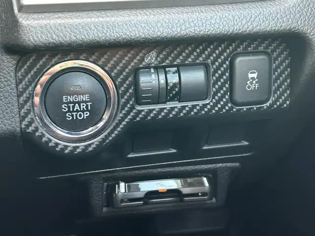 スバル フォレスター 2．0XT アイサイト 東京都 2012(平24)年 10.6万km アイスシルバーメタリック 純正フルエアロ/社外メモリーナビ/　DVD/CD/Bluetooth/全車速追従機能付クルーズコントロール/プリクラッシュブレーキ/先行車発進お知らせ/AT誤発進抑制/ふらつき警報/車線逸脱警報/前後ドライブレコーダー/ハーフレザーシート/パワーシート/シートヒーター/HIDヘッドライト/フォグランプ/オートライト/ETC/純正18インチアルミホイール/革巻きステアリングホイール/ステアリングスイッチ/パドルシフト/プッシュスタート/スマートキー/電動格納ミラー/ウインカーミラー/横すべり防止/フロアマット/ドアバイザー/取扱説明書/スペアキー