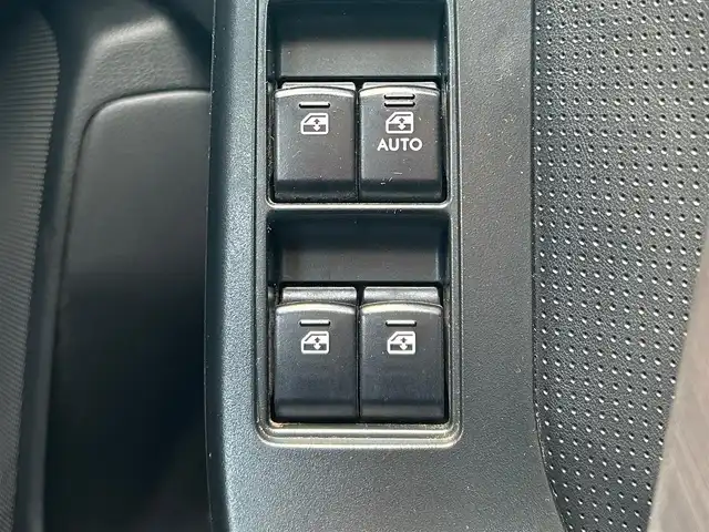 スバル フォレスター 2．0XT アイサイト 東京都 2012(平24)年 10.6万km アイスシルバーメタリック 純正フルエアロ/社外メモリーナビ/　DVD/CD/Bluetooth/全車速追従機能付クルーズコントロール/プリクラッシュブレーキ/先行車発進お知らせ/AT誤発進抑制/ふらつき警報/車線逸脱警報/前後ドライブレコーダー/ハーフレザーシート/パワーシート/シートヒーター/HIDヘッドライト/フォグランプ/オートライト/ETC/純正18インチアルミホイール/革巻きステアリングホイール/ステアリングスイッチ/パドルシフト/プッシュスタート/スマートキー/電動格納ミラー/ウインカーミラー/横すべり防止/フロアマット/ドアバイザー/取扱説明書/スペアキー