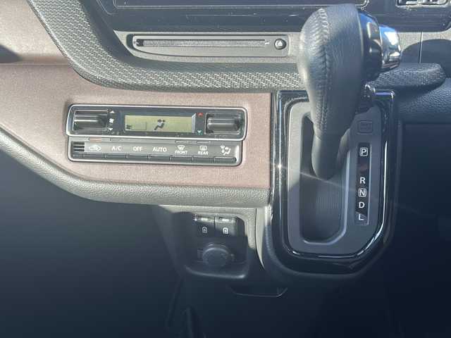 スズキ ソリオ バンディット HV MV 静岡県 2021(令3)年 1.8万km スーパーブラックパール 純正ナビ/・DISC/・TV/・FM/AM/・Bluetooth/・USB/・iPod/・Smartphone Link/主要装備/・全方位カメラ/・ヘッドアップディスプレイ/・ＥＴＣ/・運転席＋助手席シートヒーター/・ドライブレコーダー/・片側パワスラ/・アイドリングストップ/・クリアランスソナー/・衝突被害軽減システム/・車線逸脱警報/・LEDヘッドライト/・サイドカーテンエアバッグ/・デュアルカメラブレーキサポート