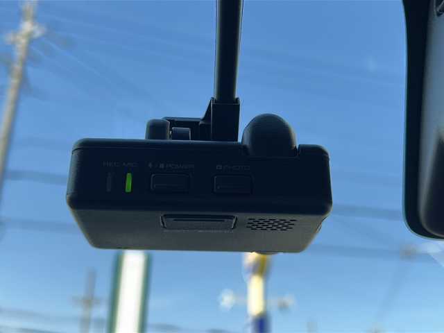 スズキ ソリオ バンディット HV MV 静岡県 2021(令3)年 1.8万km スーパーブラックパール 純正ナビ/・DISC/・TV/・FM/AM/・Bluetooth/・USB/・iPod/・Smartphone Link/主要装備/・全方位カメラ/・ヘッドアップディスプレイ/・ＥＴＣ/・運転席＋助手席シートヒーター/・ドライブレコーダー/・片側パワスラ/・アイドリングストップ/・クリアランスソナー/・衝突被害軽減システム/・車線逸脱警報/・LEDヘッドライト/・サイドカーテンエアバッグ/・デュアルカメラブレーキサポート