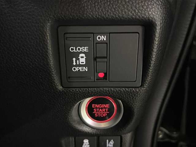 ホンダ Ｎ ＢＯＸ カスタム G L ホンダセンシング 東京都 2017(平29)年 9.7万km クリスタルブラックパール (株)IDOMが運営する【じしゃロン国分寺店】の自社ローン対象車両になります。こちらは現金ご利用時の価格です。自社ローンご希望の方は別途その旨お申付け下さい。/ホンダセンシング/Gathersメモリナビ(VXM-184VFi)/フルセグテレビ/バックカメラ/クルーズコントロール/片側パワースライドドア/フォグランプ/オートライト/ETC/LED