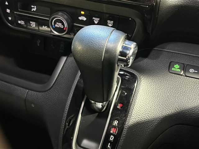 ホンダ Ｎ ＢＯＸ カスタム G L ホンダセンシング 東京都 2017(平29)年 9.7万km クリスタルブラックパール (株)IDOMが運営する【じしゃロン国分寺店】の自社ローン対象車両になります。こちらは現金ご利用時の価格です。自社ローンご希望の方は別途その旨お申付け下さい。/ホンダセンシング/Gathersメモリナビ(VXM-184VFi)/フルセグテレビ/バックカメラ/クルーズコントロール/片側パワースライドドア/フォグランプ/オートライト/ETC/LED