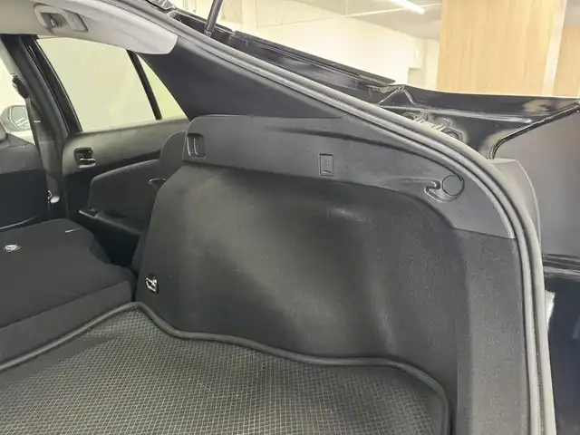 トヨタ プリウス A プレミアム　ツーリングセレ 三重県 2018(平30)年 6.7万km アティチュードブラックマイカ ハイブリッド/FF/インパネCVT/純正 11.6インチ 縦型ナビ*/（AM/FM/USB/iPod/Bluetooth/AUX/TV）/バックカメラ*/純正エアロ（F/S/R下）/ETC2.0*/Toyota Safety Sense/・プリクラッシュセーフティ/・レーンディパーチャーアラート（操舵支援付）/・レーダークルコン/・オートハイビーム/・ふらつき検知機能/・ブラインドスポットモニター/・インテリジェントクリアランスソナー（巻き込み警報機能付）/・シンプルインテリジェントパーキングアシスト/など/装備/・本革シート/・シートヒーター（D/N）/・パワーシート（Dランバーサポート付8way）/・ステアリングヒーター/・カラーヘッドアップディスプレイ/・AC100Vアクセサリーコンセント（ヴィークルパワーコネクター付・V2H対応・コンセント2ヶ）/・オートエアコン/・オートライト/・LEDヘッドライト＆フロントフォグランプ/・【OP】純正17inAW/・ステアリングスイッチ*/・プッシュスタート/・スマートキーx2/・保/取/ナビ取/・【DOP】マイナスイオン発生機能付LEDルームライト/など/*1…【OP】ナビレディセット