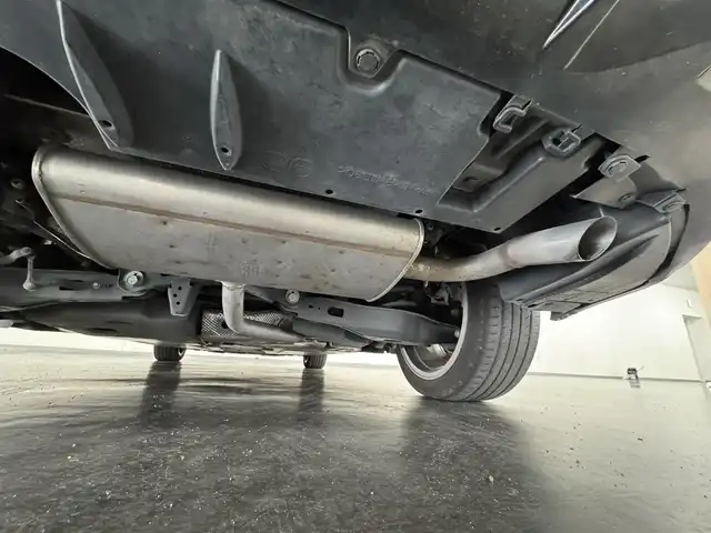 トヨタ プリウス A プレミアム　ツーリングセレ 三重県 2018(平30)年 6.7万km アティチュードブラックマイカ ハイブリッド/FF/インパネCVT/純正 11.6インチ 縦型ナビ*/（AM/FM/USB/iPod/Bluetooth/AUX/TV）/バックカメラ*/純正エアロ（F/S/R下）/ETC2.0*/Toyota Safety Sense/・プリクラッシュセーフティ/・レーンディパーチャーアラート（操舵支援付）/・レーダークルコン/・オートハイビーム/・ふらつき検知機能/・ブラインドスポットモニター/・インテリジェントクリアランスソナー（巻き込み警報機能付）/・シンプルインテリジェントパーキングアシスト/など/装備/・本革シート/・シートヒーター（D/N）/・パワーシート（Dランバーサポート付8way）/・ステアリングヒーター/・カラーヘッドアップディスプレイ/・AC100Vアクセサリーコンセント（ヴィークルパワーコネクター付・V2H対応・コンセント2ヶ）/・オートエアコン/・オートライト/・LEDヘッドライト＆フロントフォグランプ/・【OP】純正17inAW/・ステアリングスイッチ*/・プッシュスタート/・スマートキーx2/・保/取/ナビ取/・【DOP】マイナスイオン発生機能付LEDルームライト/など/*1…【OP】ナビレディセット