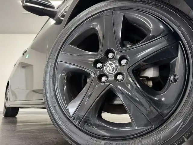 トヨタ プリウス A プレミアム　ツーリングセレ 三重県 2018(平30)年 6.7万km アティチュードブラックマイカ ハイブリッド/FF/インパネCVT/純正 11.6インチ 縦型ナビ*/（AM/FM/USB/iPod/Bluetooth/AUX/TV）/バックカメラ*/純正エアロ（F/S/R下）/ETC2.0*/Toyota Safety Sense/・プリクラッシュセーフティ/・レーンディパーチャーアラート（操舵支援付）/・レーダークルコン/・オートハイビーム/・ふらつき検知機能/・ブラインドスポットモニター/・インテリジェントクリアランスソナー（巻き込み警報機能付）/・シンプルインテリジェントパーキングアシスト/など/装備/・本革シート/・シートヒーター（D/N）/・パワーシート（Dランバーサポート付8way）/・ステアリングヒーター/・カラーヘッドアップディスプレイ/・AC100Vアクセサリーコンセント（ヴィークルパワーコネクター付・V2H対応・コンセント2ヶ）/・オートエアコン/・オートライト/・LEDヘッドライト＆フロントフォグランプ/・【OP】純正17inAW/・ステアリングスイッチ*/・プッシュスタート/・スマートキーx2/・保/取/ナビ取/・【DOP】マイナスイオン発生機能付LEDルームライト/など/*1…【OP】ナビレディセット