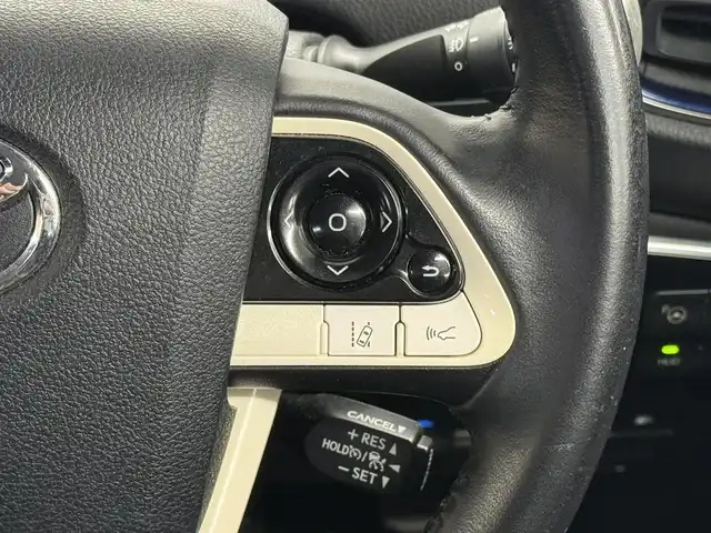 トヨタ プリウス A プレミアム　ツーリングセレ 三重県 2018(平30)年 6.7万km アティチュードブラックマイカ ハイブリッド/FF/インパネCVT/純正 11.6インチ 縦型ナビ*/（AM/FM/USB/iPod/Bluetooth/AUX/TV）/バックカメラ*/純正エアロ（F/S/R下）/ETC2.0*/Toyota Safety Sense/・プリクラッシュセーフティ/・レーンディパーチャーアラート（操舵支援付）/・レーダークルコン/・オートハイビーム/・ふらつき検知機能/・ブラインドスポットモニター/・インテリジェントクリアランスソナー（巻き込み警報機能付）/・シンプルインテリジェントパーキングアシスト/など/装備/・本革シート/・シートヒーター（D/N）/・パワーシート（Dランバーサポート付8way）/・ステアリングヒーター/・カラーヘッドアップディスプレイ/・AC100Vアクセサリーコンセント（ヴィークルパワーコネクター付・V2H対応・コンセント2ヶ）/・オートエアコン/・オートライト/・LEDヘッドライト＆フロントフォグランプ/・【OP】純正17inAW/・ステアリングスイッチ*/・プッシュスタート/・スマートキーx2/・保/取/ナビ取/・【DOP】マイナスイオン発生機能付LEDルームライト/など/*1…【OP】ナビレディセット