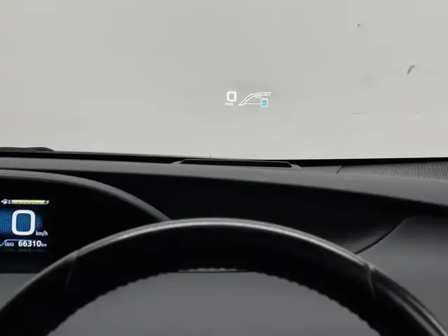 トヨタ プリウス A プレミアム　ツーリングセレ 三重県 2018(平30)年 6.7万km アティチュードブラックマイカ ハイブリッド/FF/インパネCVT/純正 11.6インチ 縦型ナビ*/（AM/FM/USB/iPod/Bluetooth/AUX/TV）/バックカメラ*/純正エアロ（F/S/R下）/ETC2.0*/Toyota Safety Sense/・プリクラッシュセーフティ/・レーンディパーチャーアラート（操舵支援付）/・レーダークルコン/・オートハイビーム/・ふらつき検知機能/・ブラインドスポットモニター/・インテリジェントクリアランスソナー（巻き込み警報機能付）/・シンプルインテリジェントパーキングアシスト/など/装備/・本革シート/・シートヒーター（D/N）/・パワーシート（Dランバーサポート付8way）/・ステアリングヒーター/・カラーヘッドアップディスプレイ/・AC100Vアクセサリーコンセント（ヴィークルパワーコネクター付・V2H対応・コンセント2ヶ）/・オートエアコン/・オートライト/・LEDヘッドライト＆フロントフォグランプ/・【OP】純正17inAW/・ステアリングスイッチ*/・プッシュスタート/・スマートキーx2/・保/取/ナビ取/・【DOP】マイナスイオン発生機能付LEDルームライト/など/*1…【OP】ナビレディセット