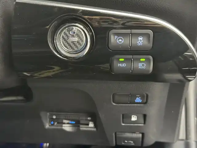 トヨタ プリウス A プレミアム　ツーリングセレ 三重県 2018(平30)年 6.7万km アティチュードブラックマイカ ハイブリッド/FF/インパネCVT/純正 11.6インチ 縦型ナビ*/（AM/FM/USB/iPod/Bluetooth/AUX/TV）/バックカメラ*/純正エアロ（F/S/R下）/ETC2.0*/Toyota Safety Sense/・プリクラッシュセーフティ/・レーンディパーチャーアラート（操舵支援付）/・レーダークルコン/・オートハイビーム/・ふらつき検知機能/・ブラインドスポットモニター/・インテリジェントクリアランスソナー（巻き込み警報機能付）/・シンプルインテリジェントパーキングアシスト/など/装備/・本革シート/・シートヒーター（D/N）/・パワーシート（Dランバーサポート付8way）/・ステアリングヒーター/・カラーヘッドアップディスプレイ/・AC100Vアクセサリーコンセント（ヴィークルパワーコネクター付・V2H対応・コンセント2ヶ）/・オートエアコン/・オートライト/・LEDヘッドライト＆フロントフォグランプ/・【OP】純正17inAW/・ステアリングスイッチ*/・プッシュスタート/・スマートキーx2/・保/取/ナビ取/・【DOP】マイナスイオン発生機能付LEDルームライト/など/*1…【OP】ナビレディセット