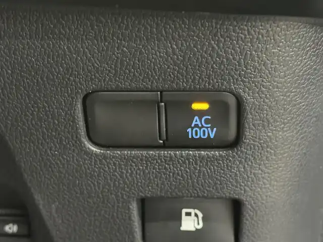 トヨタ プリウス A プレミアム　ツーリングセレ 三重県 2018(平30)年 6.7万km アティチュードブラックマイカ ハイブリッド/FF/インパネCVT/純正 11.6インチ 縦型ナビ*/（AM/FM/USB/iPod/Bluetooth/AUX/TV）/バックカメラ*/純正エアロ（F/S/R下）/ETC2.0*/Toyota Safety Sense/・プリクラッシュセーフティ/・レーンディパーチャーアラート（操舵支援付）/・レーダークルコン/・オートハイビーム/・ふらつき検知機能/・ブラインドスポットモニター/・インテリジェントクリアランスソナー（巻き込み警報機能付）/・シンプルインテリジェントパーキングアシスト/など/装備/・本革シート/・シートヒーター（D/N）/・パワーシート（Dランバーサポート付8way）/・ステアリングヒーター/・カラーヘッドアップディスプレイ/・AC100Vアクセサリーコンセント（ヴィークルパワーコネクター付・V2H対応・コンセント2ヶ）/・オートエアコン/・オートライト/・LEDヘッドライト＆フロントフォグランプ/・【OP】純正17inAW/・ステアリングスイッチ*/・プッシュスタート/・スマートキーx2/・保/取/ナビ取/・【DOP】マイナスイオン発生機能付LEDルームライト/など/*1…【OP】ナビレディセット