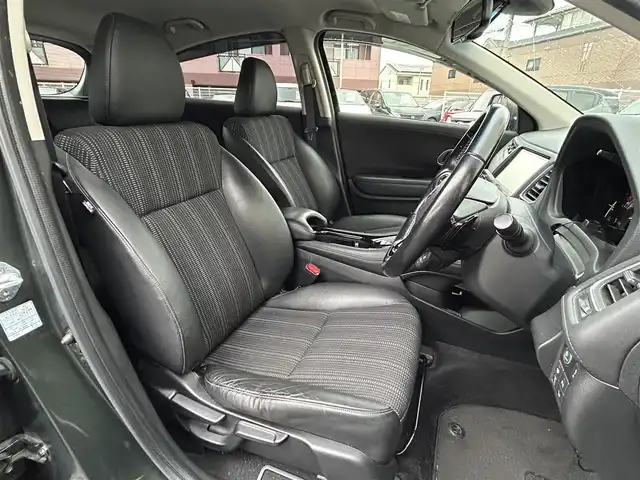 ホンダ ヴェゼル ハイブリッド Z ホンダセンシング 福岡県 2017(平29)年 8.4万km ミスティックグリーンパール ワンオーナー/純正8インチナビ【VXM-175VFEi】/　(AM/FM/CD/DVD/Bluetooth/フルセグTV)/バックカメラ/ホンダセンシング/・衝突軽減ブレーキ/・先行車発信お知らせ機能/・車両接近通報/・歩行者事故低減ステアリング/・路外逸脱抑制/・標識認識/・アダプティブクルーズコントロール/・車線維持支援/・パーキングセンサー/横滑り防止/オートマチックブレーキホールド/純正17インチアルミホイール/ルーフレール/黒色ハーフレザーシート/ビルトインETC/パドルシフト/革巻きステアリング/ステアリングスイッチ/シートヒーター(D/N)/純正フロアマット/フロントガラス熱線/USBポート/アクセサリーソケット/保証書/取扱説明書/ナビ取扱説明書