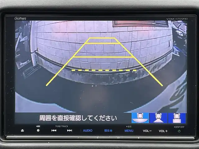 ホンダ ヴェゼル ハイブリッド Z ホンダセンシング 福岡県 2017(平29)年 8.4万km ミスティックグリーンパール ワンオーナー/純正8インチナビ【VXM-175VFEi】/　(AM/FM/CD/DVD/Bluetooth/フルセグTV)/バックカメラ/ホンダセンシング/・衝突軽減ブレーキ/・先行車発信お知らせ機能/・車両接近通報/・歩行者事故低減ステアリング/・路外逸脱抑制/・標識認識/・アダプティブクルーズコントロール/・車線維持支援/・パーキングセンサー/横滑り防止/オートマチックブレーキホールド/純正17インチアルミホイール/ルーフレール/黒色ハーフレザーシート/ビルトインETC/パドルシフト/革巻きステアリング/ステアリングスイッチ/シートヒーター(D/N)/純正フロアマット/フロントガラス熱線/USBポート/アクセサリーソケット/保証書/取扱説明書/ナビ取扱説明書