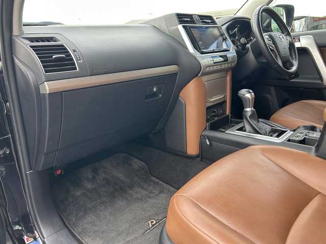 トヨタ ランドクルーザー プラド TX-L 70thアニバーサリーLTD 三重県 2021(令3)年 2.1万km ブラック ALPINE9インチナビ/フルセグTV/CD DVD BT MSV AUX/Apple Car Play/android auto/レーダークルーズコントロール/LDA/プリクラッシュセーフティー/RSA/先行車発進告知/クリアランスソナー/バックカメラ/サンルーフ/ビルトインETC/ドライブレコーダー/ドアバイザー/LEDヘッドライト/LEDフォグライト/オートライト/オートハイビーム/スマートキー/4WD