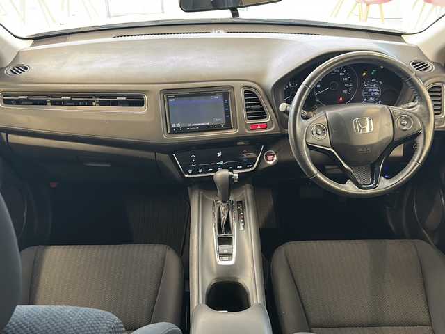 ホンダ ヴェゼル X 岐阜県 2014(平26)年 9.4万km ホワイトオーキッドパール 純正ナビゲーション/バックモニター/Bluetooth/フルセグ視聴・CD/DVD/ドライブレコーダー/ＣＴＢＡ/クルーズコントロール/ＬＥＤヘッドライト/オートライト/プッシュスタート/スマートキー/ＥＴＣ/ホンダ純正ＡＷ（オデッセイ）/純正ＡＷ（タイヤなし）/スペアキー/オートエアコン/取扱説明書・記録簿