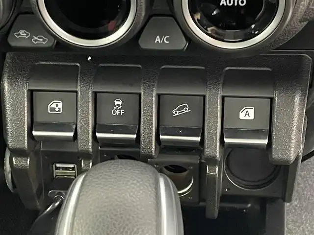 スズキ ジムニー XL 道央・札幌 2022(令4)年 2.5万km ジャングルグリーン ・ワンオーナー/・４WD/・CLリンク1インチリフトアップ/・CLリンクフロントグリル/・CLリンク F/Rバンパー/・CLリンクスロットルコントローラー/・CLリンクシリコンインテークパイプ/・オープンカントリータイヤ/・社外SDナビ/　CD/DVD/SD/BT/フルセグ/・フロントカメラ/・ビルトインETC/・前席シートヒーター/・プッシュスタート/・スマートキー/・純正AW/・フロアマット/・ドアバイザー