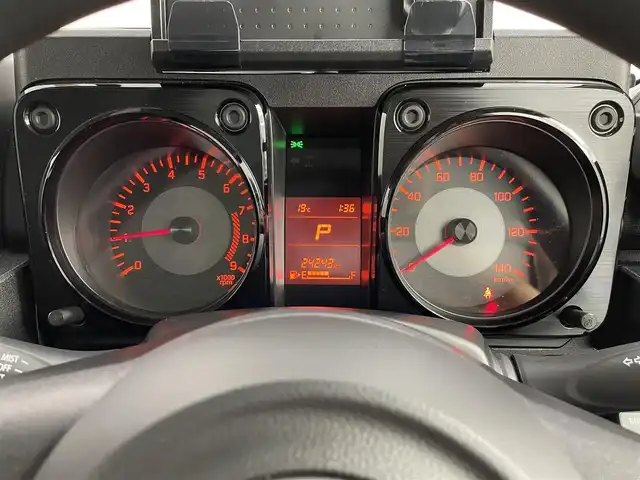 スズキ ジムニー XL 道央・札幌 2022(令4)年 2.5万km ジャングルグリーン ・ワンオーナー/・４WD/・CLリンク1インチリフトアップ/・CLリンクフロントグリル/・CLリンク F/Rバンパー/・CLリンクスロットルコントローラー/・CLリンクシリコンインテークパイプ/・オープンカントリータイヤ/・社外SDナビ/　CD/DVD/SD/BT/フルセグ/・フロントカメラ/・ビルトインETC/・前席シートヒーター/・プッシュスタート/・スマートキー/・純正AW/・フロアマット/・ドアバイザー