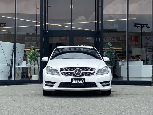 メルセデス・ベンツ Ｃ２００ ブルーエフィシェンシー AVG 福岡県 2012(平24)年 10.5万km 白 純正ナビ/フルセグ/バックカメラ/クルコン/ハーフレザー/前席パワーシート/オートライト/パドルシフト/ドラレコ/字光式土台/スペアキー
