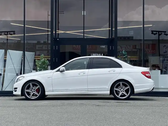 メルセデス・ベンツ Ｃ２００ ブルーエフィシェンシー AVG 福岡県 2012(平24)年 10.5万km 白 純正ナビ/フルセグ/バックカメラ/クルコン/ハーフレザー/前席パワーシート/オートライト/パドルシフト/ドラレコ/字光式土台/スペアキー