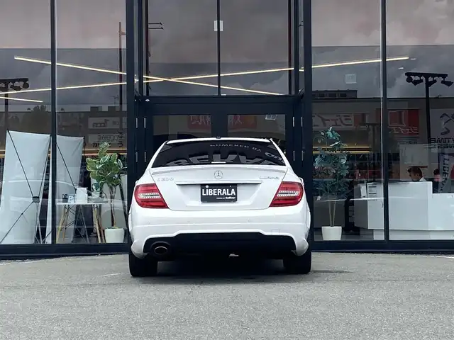 メルセデス・ベンツ Ｃ２００ ブルーエフィシェンシー AVG 福岡県 2012(平24)年 10.5万km 白 純正ナビ/フルセグ/バックカメラ/クルコン/ハーフレザー/前席パワーシート/オートライト/パドルシフト/ドラレコ/字光式土台/スペアキー