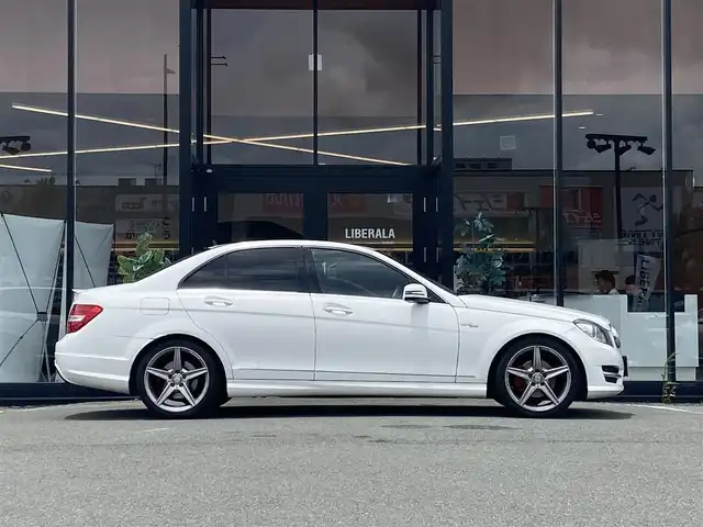 メルセデス・ベンツ Ｃ２００ ブルーエフィシェンシー AVG 福岡県 2012(平24)年 10.5万km 白 純正ナビ/フルセグ/バックカメラ/クルコン/ハーフレザー/前席パワーシート/オートライト/パドルシフト/ドラレコ/字光式土台/スペアキー