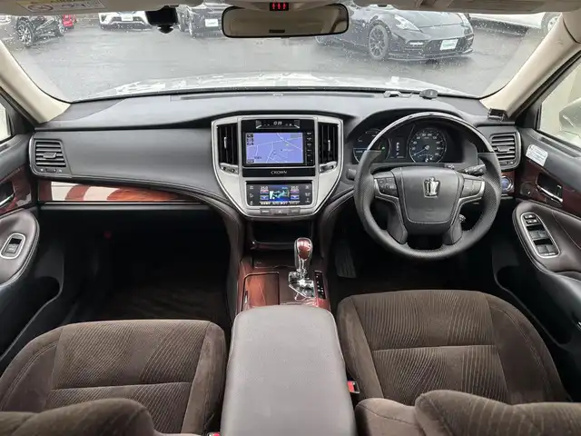 トヨタ クラウン ハイブリッド ロイヤル 三重県 2015(平27)年 5.9万km プレシャスシルバー 純正ナビ（Bluetooth/CD/TV/AM/FM/SD/AUX）/ETC/ドライブレコーダー（360度）/純正フロアマット/電動格納ミラー/コーナーセンサー/HIDヘッドランプ/LEDフロントフォグランプ/17インチクロームメタリックアルミホイール/社外ステアリングホイール/シートヒーター(運転席/助手席)/スマートエントリー/スタートシステム/スペアキー