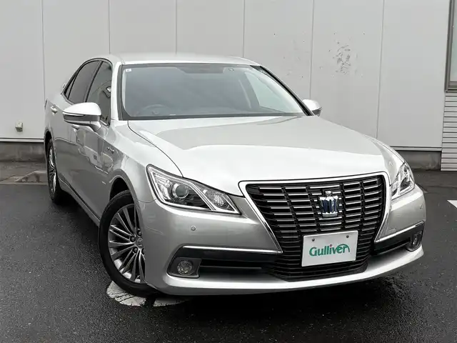 トヨタ クラウン ハイブリッド ロイヤル 三重県 2015(平27)年 5.9万km プレシャスシルバー 純正ナビ（Bluetooth/CD/TV/AM/FM/SD/AUX）/ETC/ドライブレコーダー（360度）/純正フロアマット/電動格納ミラー/コーナーセンサー/HIDヘッドランプ/LEDフロントフォグランプ/17インチクロームメタリックアルミホイール/社外ステアリングホイール/シートヒーター(運転席/助手席)/スマートエントリー/スタートシステム/スペアキー