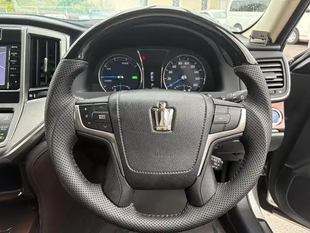トヨタ クラウン ハイブリッド ロイヤル 三重県 2015(平27)年 5.9万km プレシャスシルバー 純正ナビ（Bluetooth/CD/TV/AM/FM/SD/AUX）/ETC/ドライブレコーダー（360度）/純正フロアマット/電動格納ミラー/コーナーセンサー/HIDヘッドランプ/LEDフロントフォグランプ/17インチクロームメタリックアルミホイール/社外ステアリングホイール/シートヒーター(運転席/助手席)/スマートエントリー/スタートシステム/スペアキー