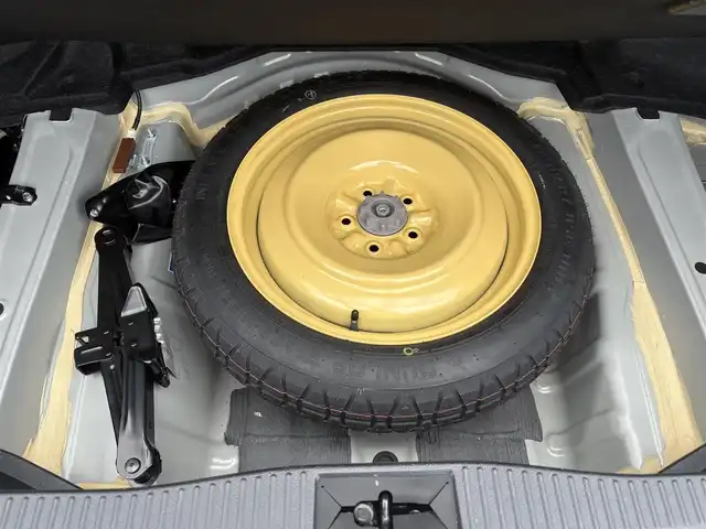 トヨタ クラウン ハイブリッド ロイヤル 三重県 2015(平27)年 5.9万km プレシャスシルバー 純正ナビ（Bluetooth/CD/TV/AM/FM/SD/AUX）/ETC/ドライブレコーダー（360度）/純正フロアマット/電動格納ミラー/コーナーセンサー/HIDヘッドランプ/LEDフロントフォグランプ/17インチクロームメタリックアルミホイール/社外ステアリングホイール/シートヒーター(運転席/助手席)/スマートエントリー/スタートシステム/スペアキー