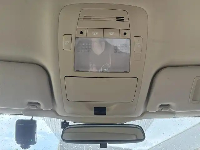トヨタ クラウン ハイブリッド ロイヤル 三重県 2015(平27)年 5.9万km プレシャスシルバー 純正ナビ（Bluetooth/CD/TV/AM/FM/SD/AUX）/ETC/ドライブレコーダー（360度）/純正フロアマット/電動格納ミラー/コーナーセンサー/HIDヘッドランプ/LEDフロントフォグランプ/17インチクロームメタリックアルミホイール/社外ステアリングホイール/シートヒーター(運転席/助手席)/スマートエントリー/スタートシステム/スペアキー
