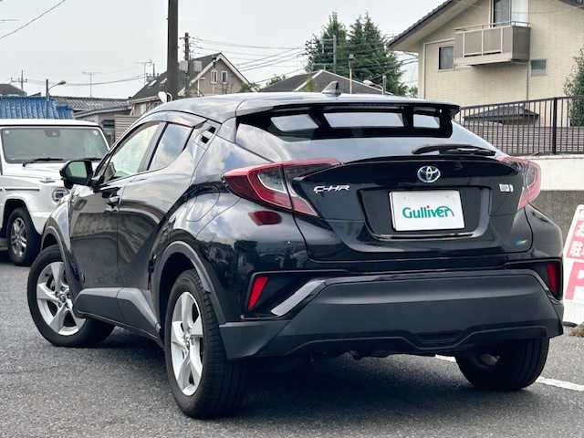 トヨタ Ｃ－ＨＲ S LEDパッケージ 東京都 2018(平30)年 6.8万km ブラックマイカ 純正SDナビ（AM・FM・フルセグ・BT）/トヨタセーフティセンスP/・プリクラッシュセーフティシステム/・レーンディパーチャーアラート/・オートマチックハイビーム/・レーダークルーズコントロール/ドライブレコーダー/LEDヘッドランプ/LEDリアコンビネーションランプ/17インチ純正ホイール/スマートエントリー/スタートシステム/ビルトインETC/バニティミラー/取扱説明書/スペアキー有り（1本）