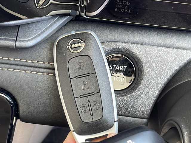 日産 セレナ ハイウェイスター V 愛知県 2023(令5)年 1万km パール プロパイロット/衝突被害軽減ブレーキ/純正9インチSD（ナビあり）/全方位カメラ/両側パワースライドドア/レーダークルーズコントロール/フルセグTV/CD DVD/Bluetooth/バックカメラ/イージーオープン機能/コーナーセンサー/純正アルミホイール/ブラインドスポットモニター/LEDヘッドライト/パドルシフト/インテリジェントミラー/リアオートエアコン/オートマチックハイビーム/ETC/ステアリングスイッチ/スマートキー/プッシュスタート