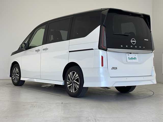日産 セレナ ハイウェイスター V 愛知県 2023(令5)年 1万km パール プロパイロット/衝突被害軽減ブレーキ/純正9インチSD（ナビあり）/全方位カメラ/両側パワースライドドア/レーダークルーズコントロール/フルセグTV/CD DVD/Bluetooth/バックカメラ/イージーオープン機能/コーナーセンサー/純正アルミホイール/ブラインドスポットモニター/LEDヘッドライト/パドルシフト/インテリジェントミラー/リアオートエアコン/オートマチックハイビーム/ETC/ステアリングスイッチ/スマートキー/プッシュスタート