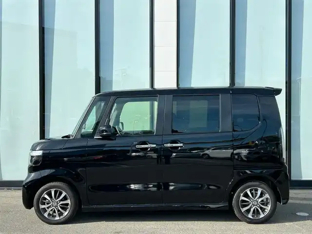ホンダ Ｎ ＢＯＸ カスタム 大阪府 2024(令6)年 0.5万km クリスタルブラックパール 社外ナビ/　カロッツェリア7型楽ナビ/ナビ装着用SPパッケージ/片側パワースライドドア　/バックカメラ　/シートヒーター　/クルーズコントロール　/純正１４インチアルミホイール　/ＬＥＤヘッドライト　/ホンダセンシング/ブレーキホールド
